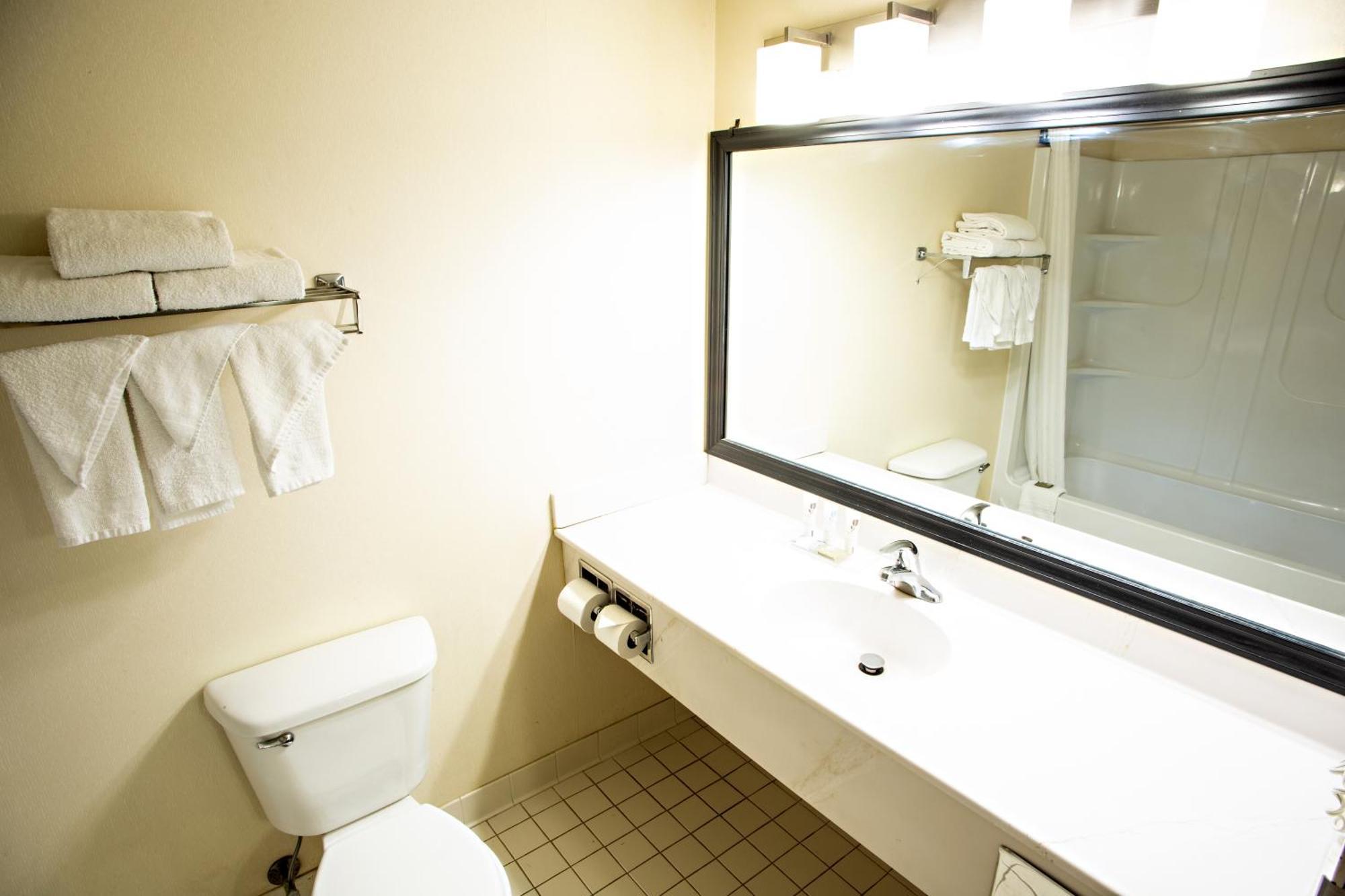 Hotel Country & By Radisson, Harrisburg West Mechanicsburg