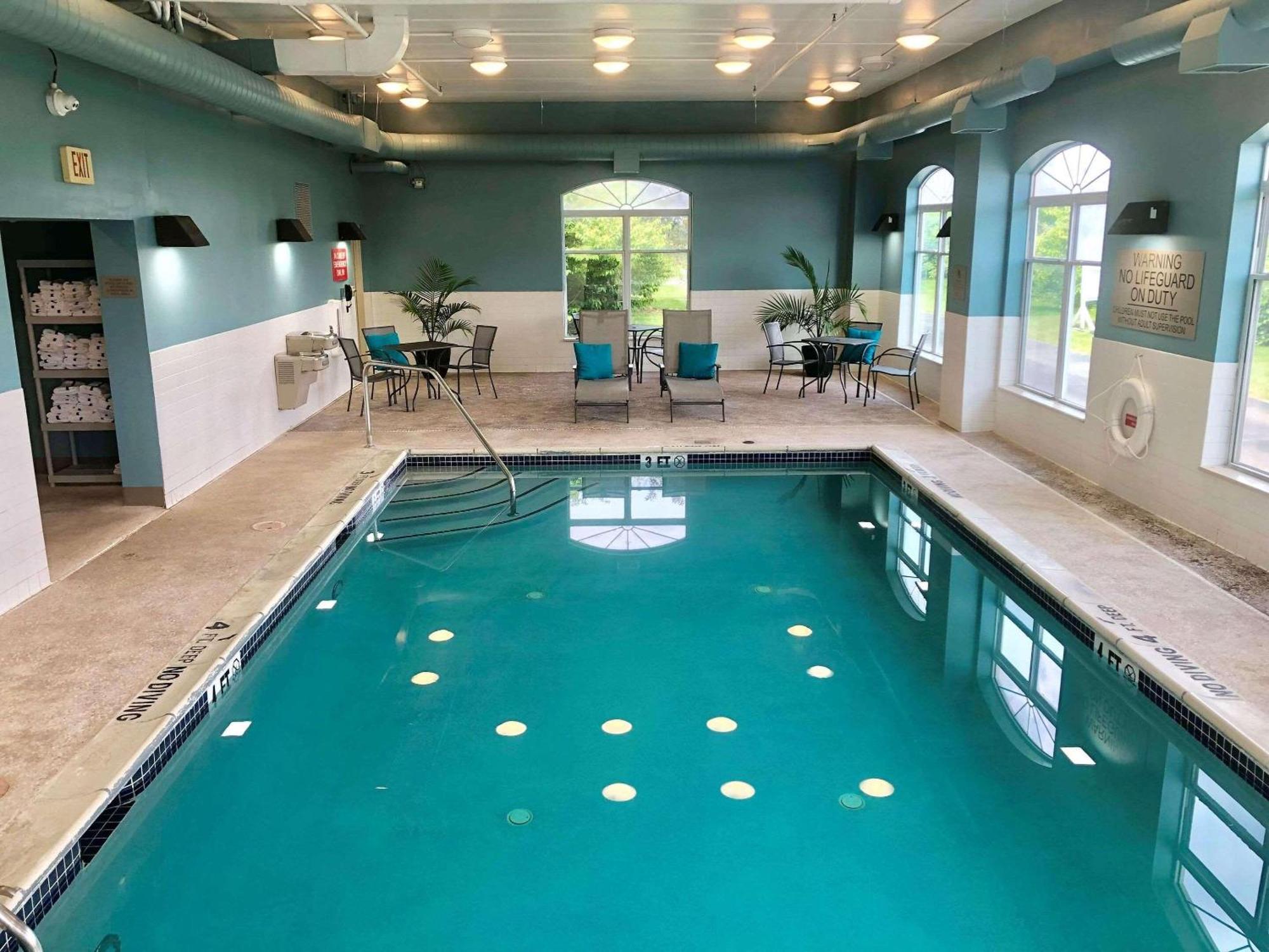 Hotel Country & By Radisson, Harrisburg West 3*
