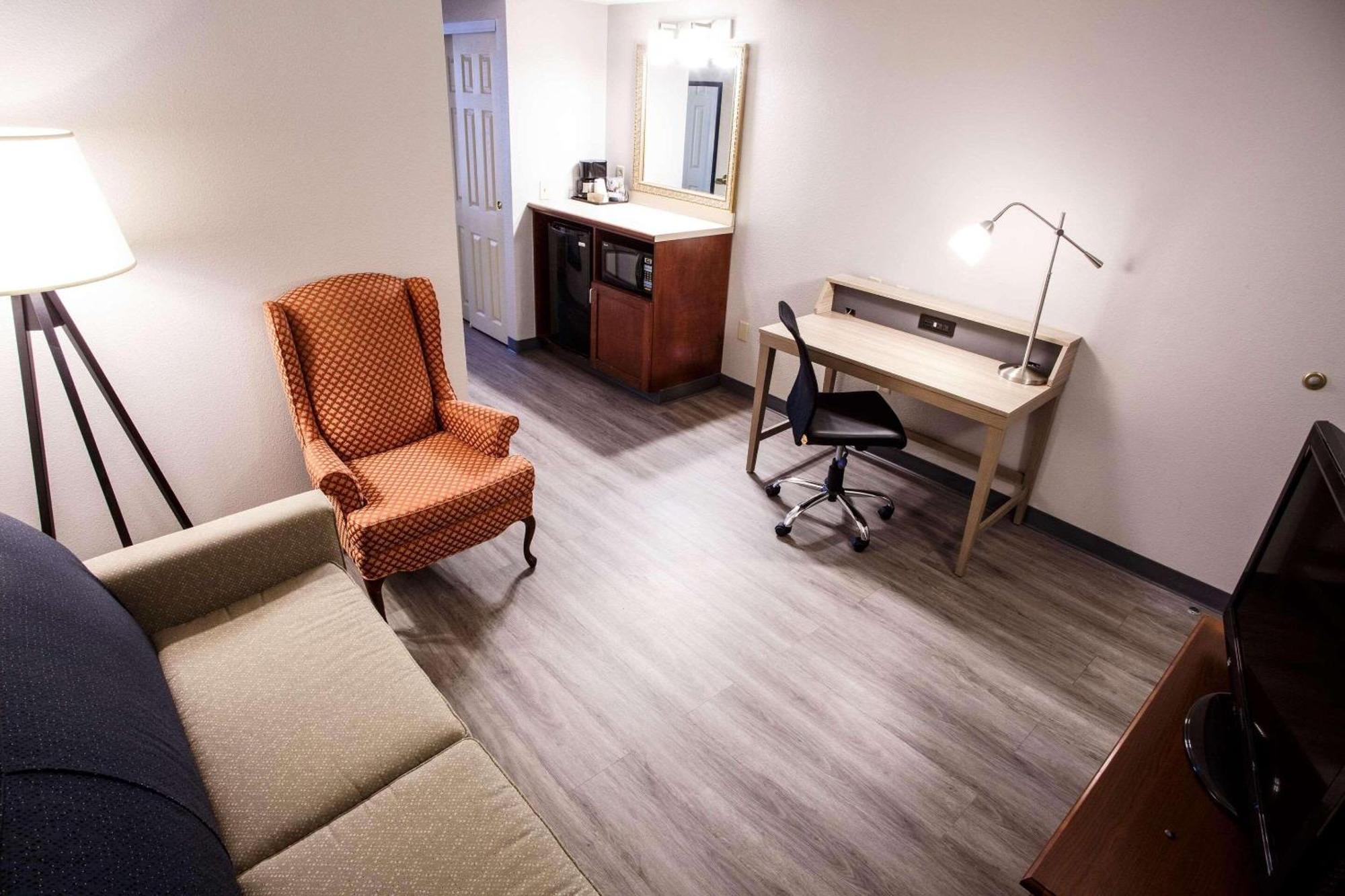 Hotel Country & By Radisson, Harrisburg West 3*