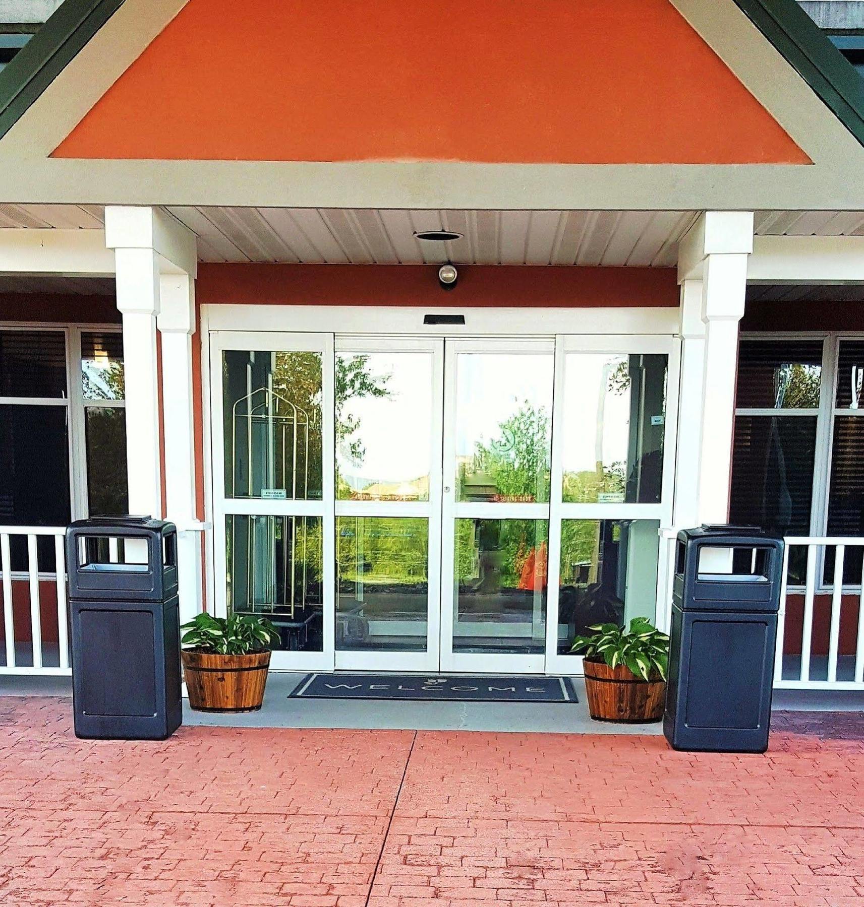 Country & By Radisson, Harrisburg West Mechanicsburg