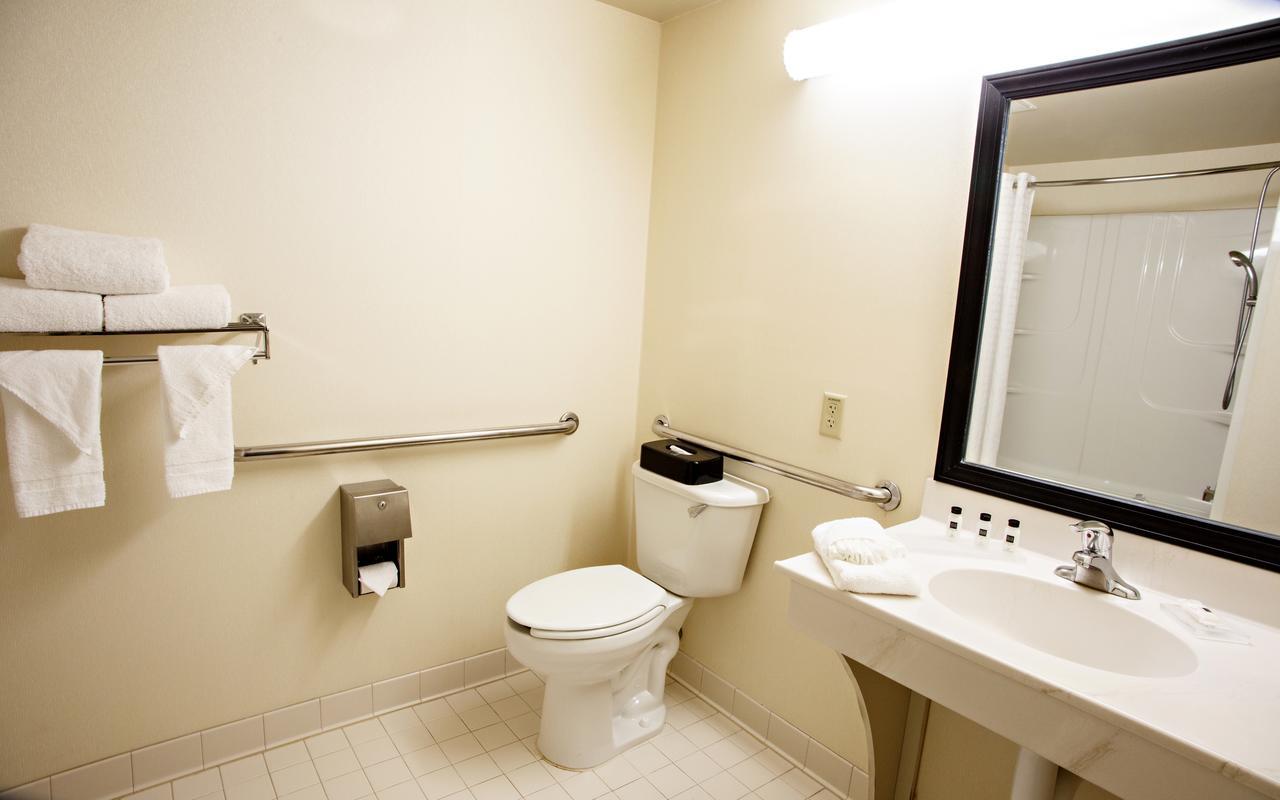 Country & By Radisson, Harrisburg West