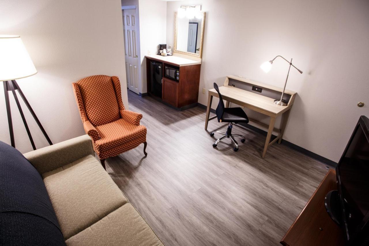 Country & By Radisson, Harrisburg West Mechanicsburg