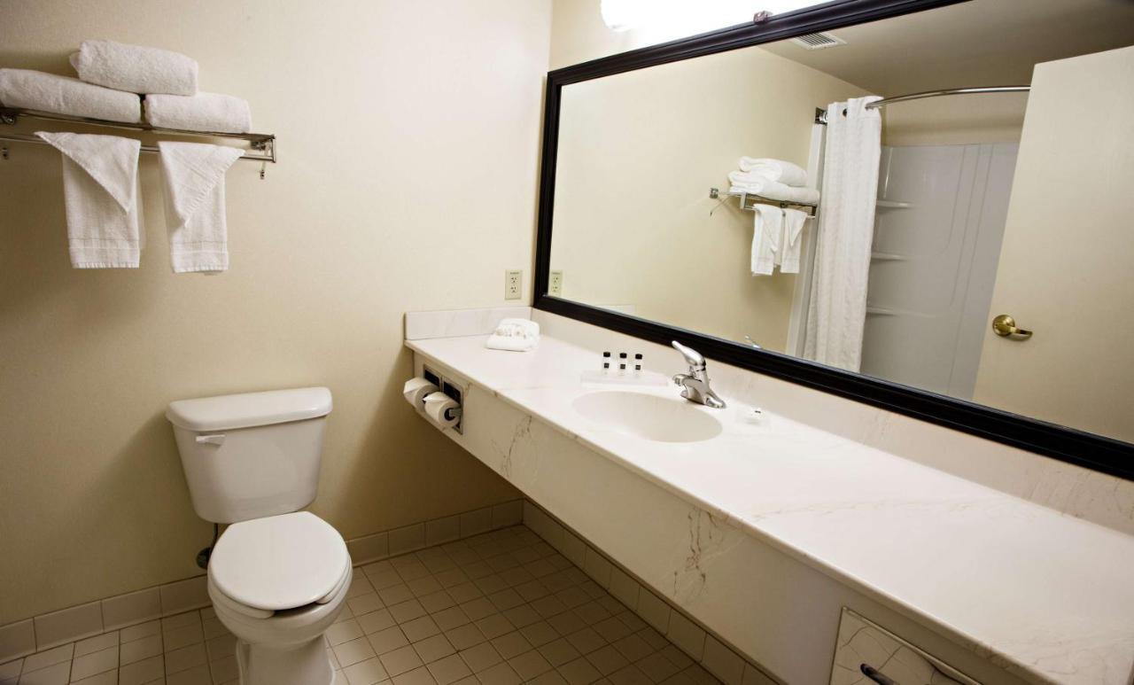 Country & By Radisson, Harrisburg West Hotel 3*