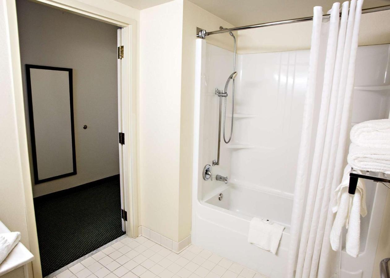 Hotel Country & By Radisson, Harrisburg West Mechanicsburg