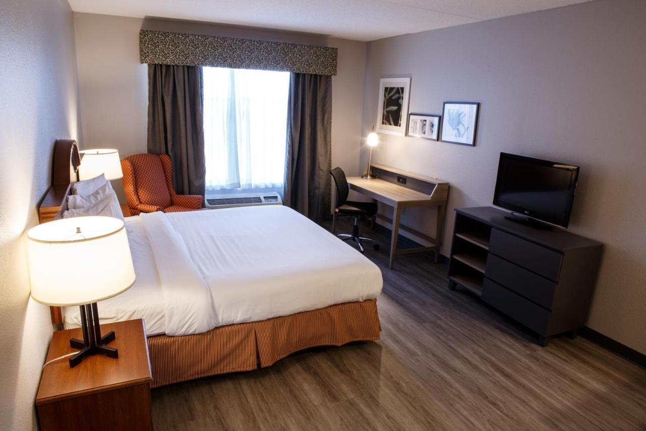 Country & By Radisson, Harrisburg West 3*