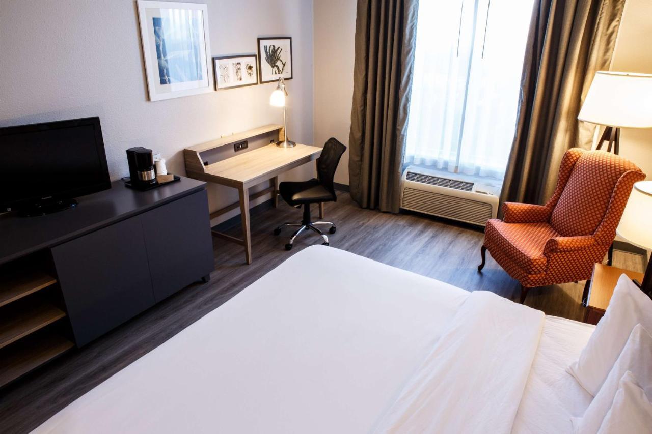 Country & By Radisson, Harrisburg West 3*