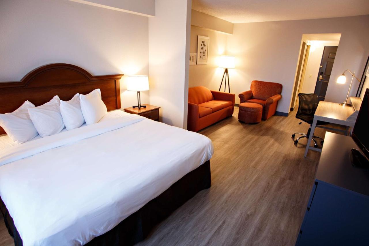 Country & By Radisson, Harrisburg West Hotel 3*