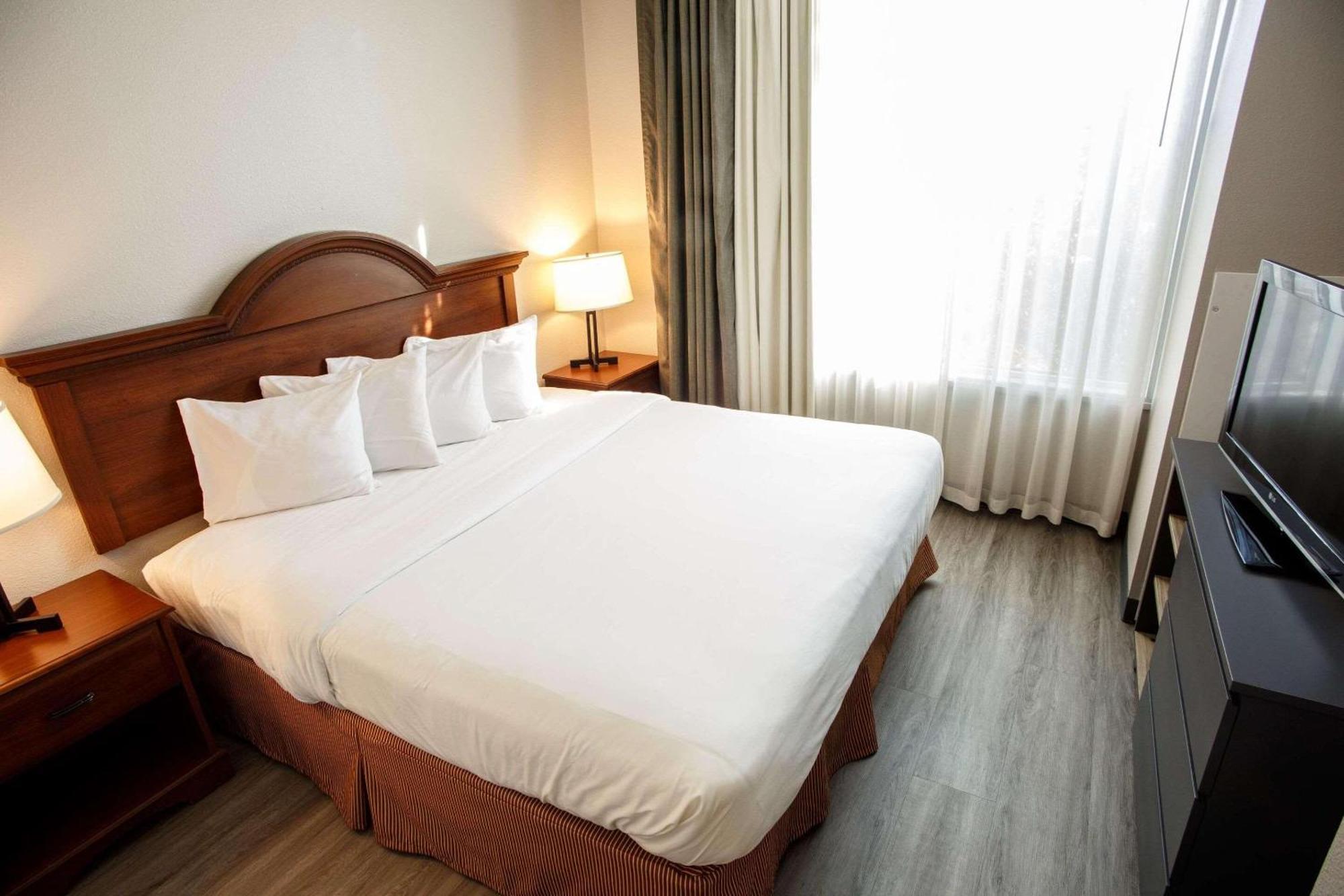 Hotel Country & By Radisson, Harrisburg West Mechanicsburg